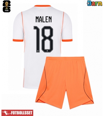 Nederländerna Donyell Malen #18 Bortatröja Barn VM 2026 Kortärmad (+ Korta byxor)